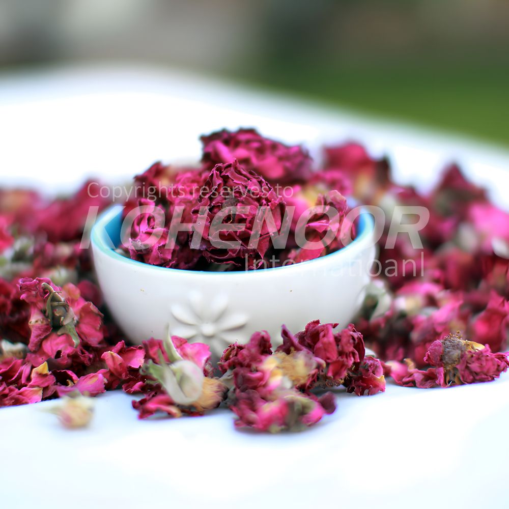 Rose-scented candles and aromatic sachets